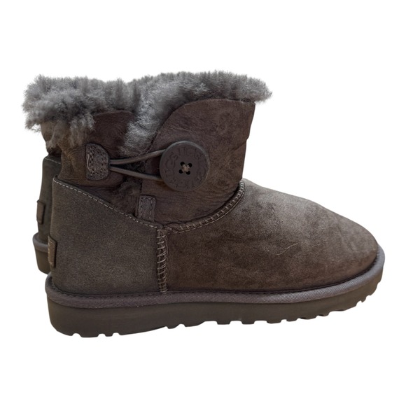 🔥UGG Mini 🖤🩶🖤Bailey Button II Grey Suede Sheepskin Ankle Boots sz 9 - Picture 5 of 9